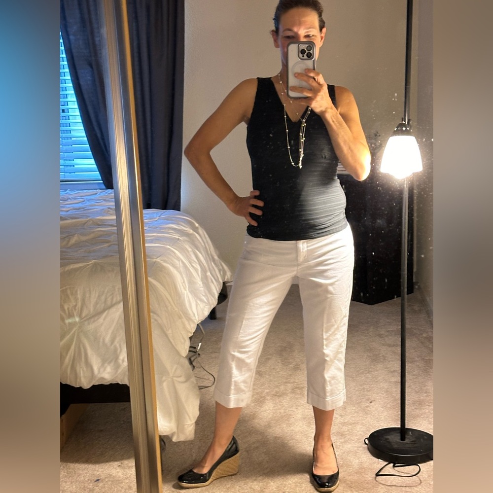 Ann Taylor Sleeveless blouse/ Color:black SizeXXSP